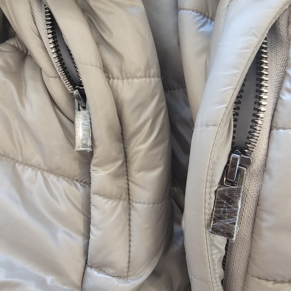 Renaur Puffer Vest With Waist Tie And Hood MEDIUM - Picture 7 of 8
